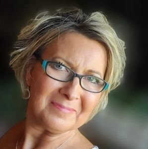 Meet your Posher, Carla